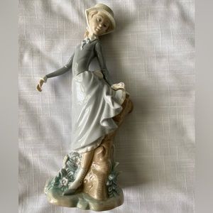 Lladro  Lady Leaning Collectible